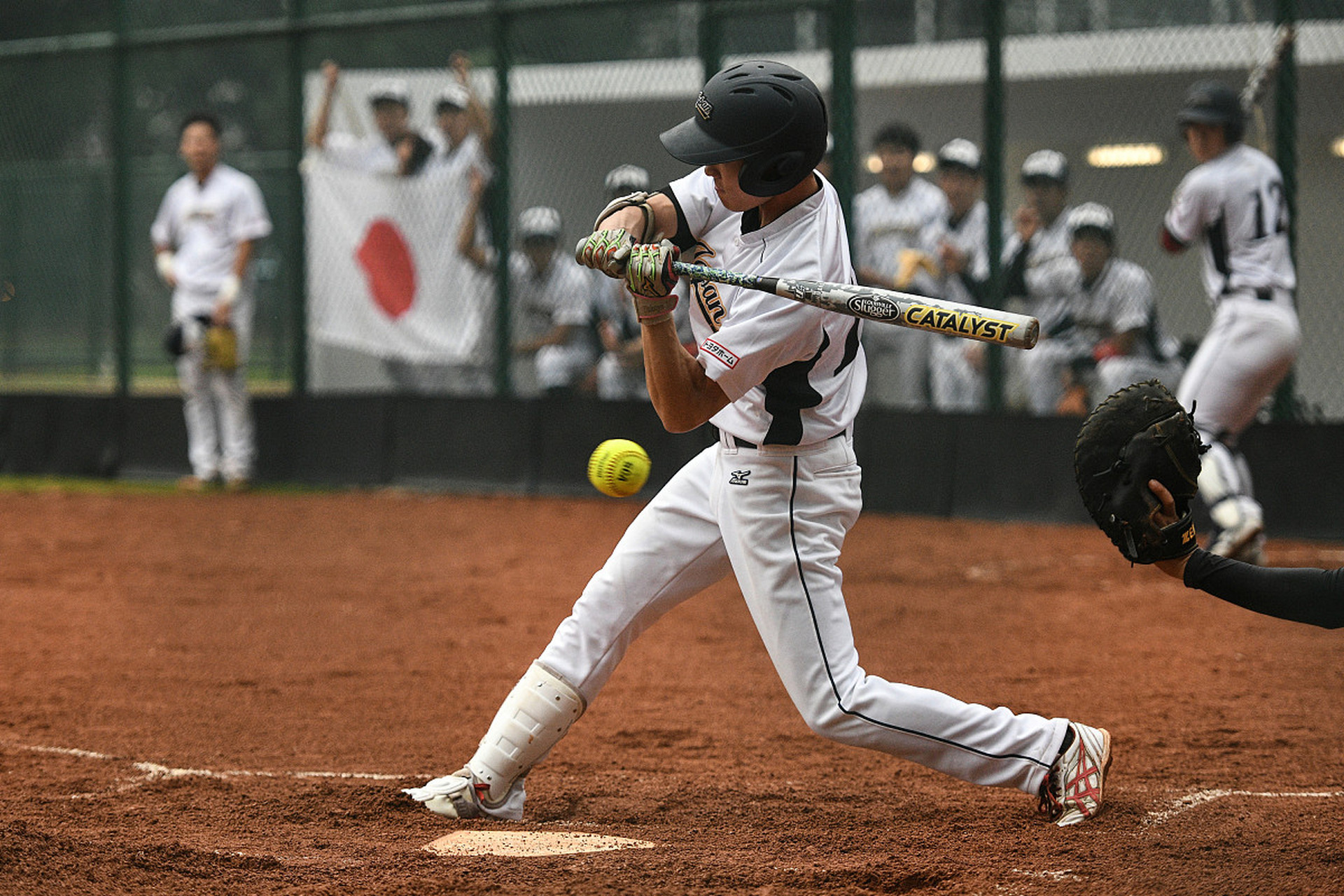 棒球选手刷新世界纪录,震撼全场 棒球选手刷新世界纪录,震撼全场