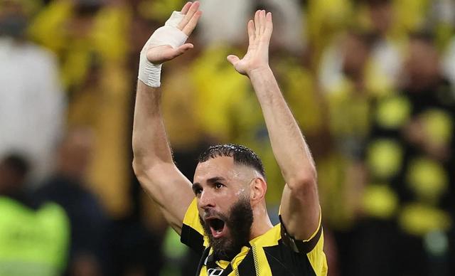 曼城完胜拜仁，本泽马惊艳四座