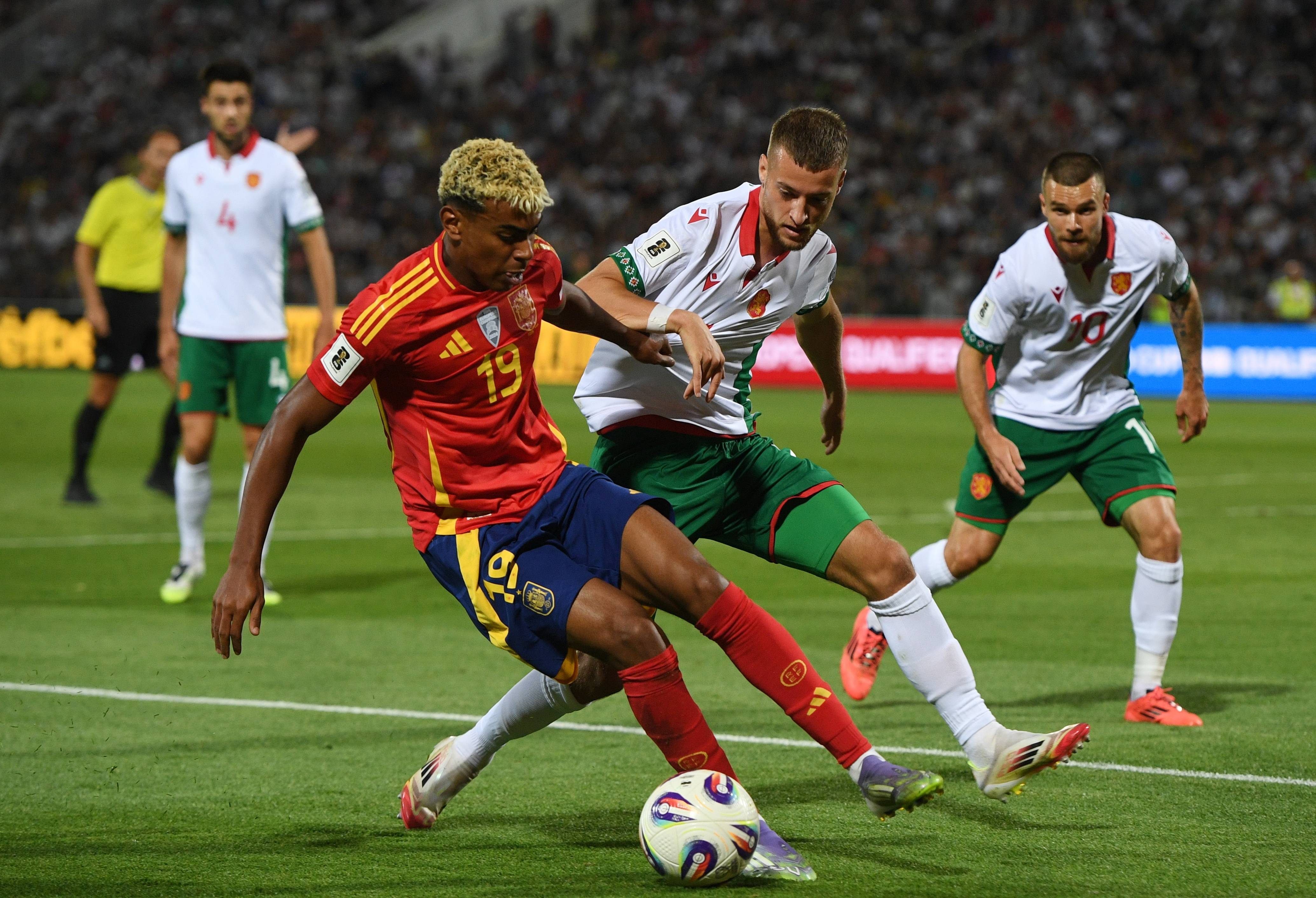 葡萄牙横扫哥伦比亚，奥亚尔萨瓦尔关键制胜